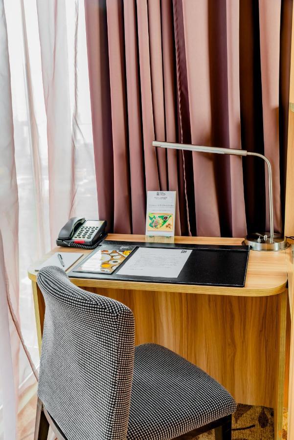 Bay Hotel Ho Chi Minh Экстерьер фото